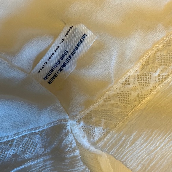 Flowing Scoop-neck 100% Silk Blouse with Lace Insets by Leifsdottir for 6, 8, 10 - Picture 12 of 15